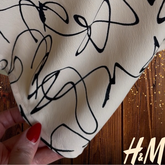 Elegant Scribble Print Tank Top - Picture 5 of 9